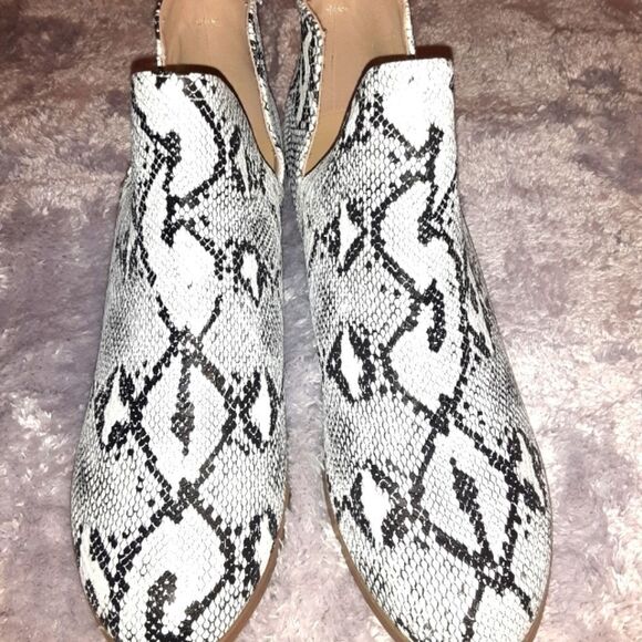 WOMEN'S cut-out ankle boots sz, 8,and 10 - Picture 7 of 15